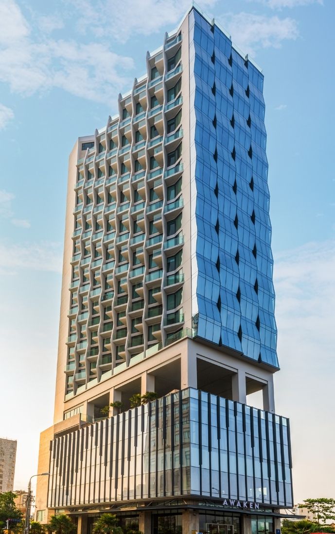 thi công mặt dựng khách sạn