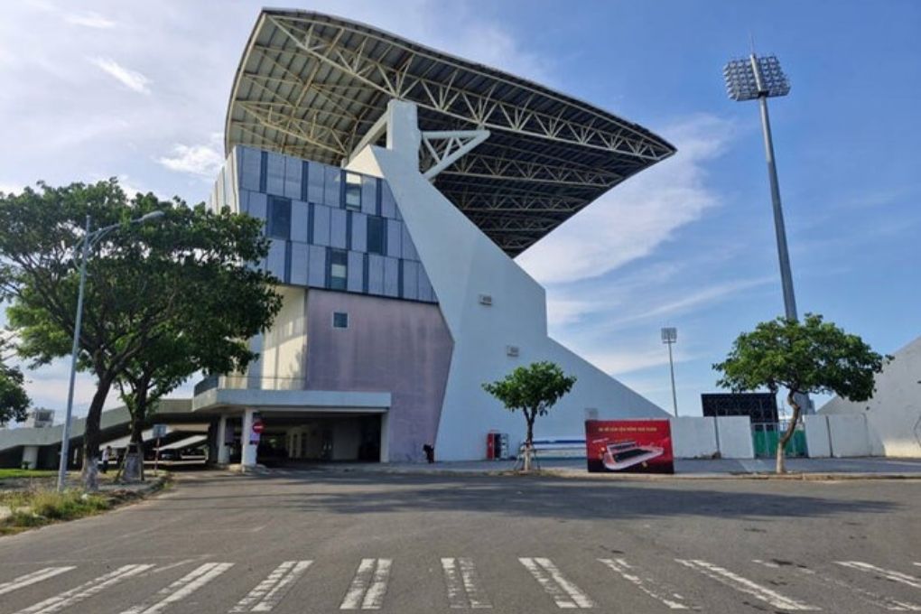 vách nhôm đục lỗ trang trí mặt dựng sân vận động