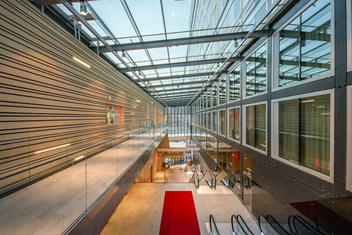 thi công giếng trời skylight