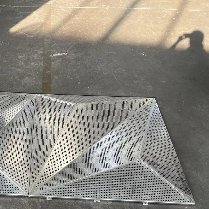 gia công mặt dựng nhôm đục lỗ