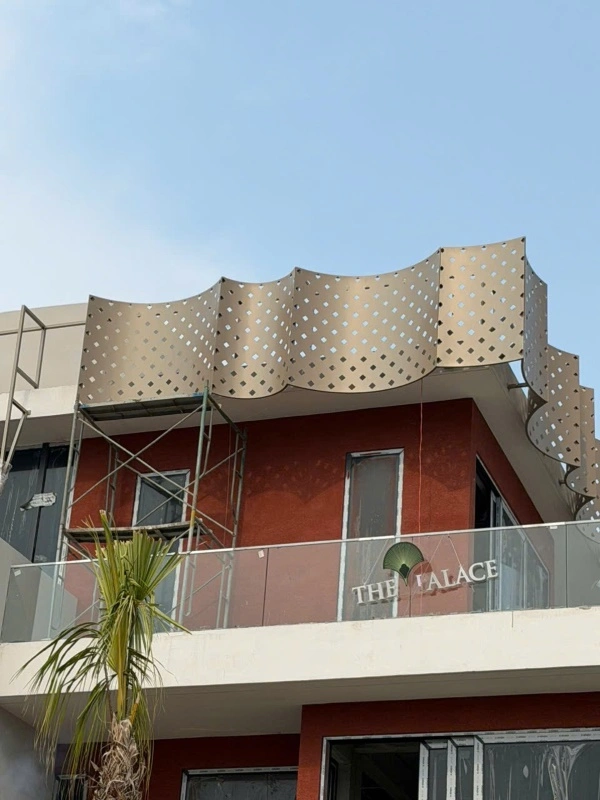 thi công mặt dựng nhôm solid đục lỗ