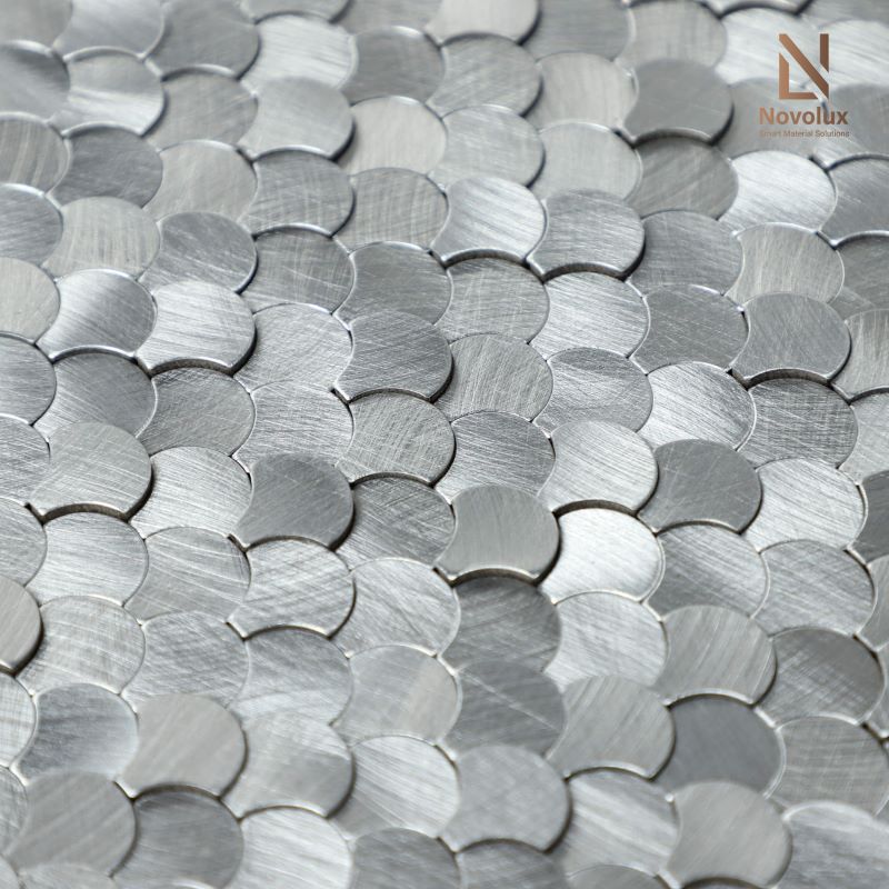 tấm mosaic vảy cả kim loai