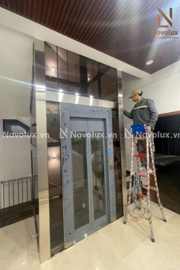 ốp inox cửa thang máy