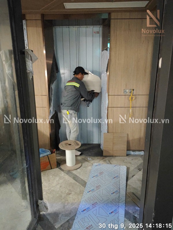 ốp inox cửa thang máy