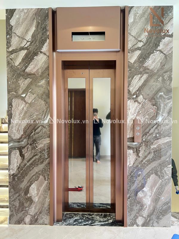 ốp inox cửa thang máy