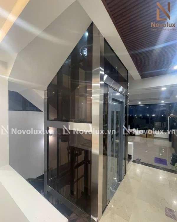 ốp inox trang trí trang máy vách kính